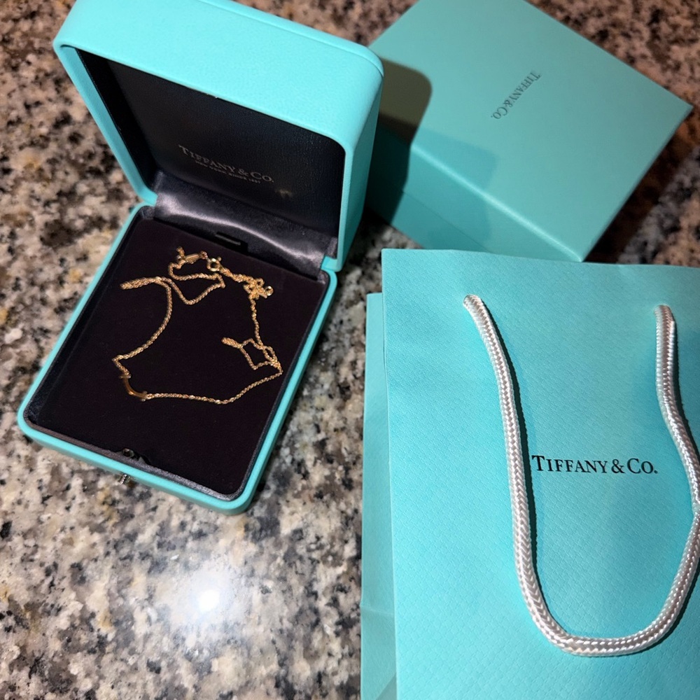 Smile Pendant in Yellow Gold